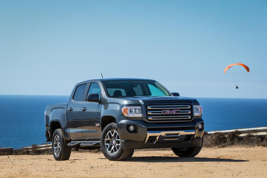  GMC Canyon All Terrain Crew Cab 2015 года  (фото 13 из 21)